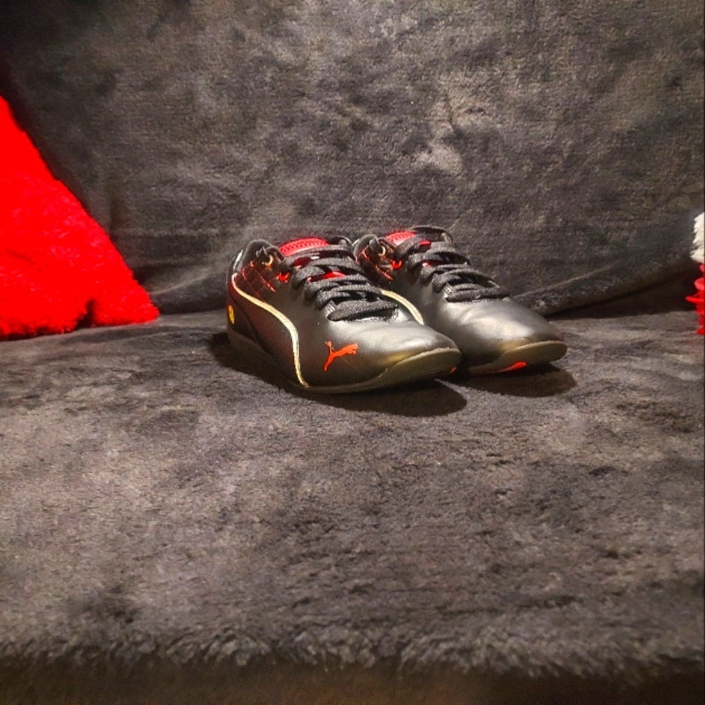Boys Pumas Size 5